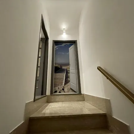 Mon *